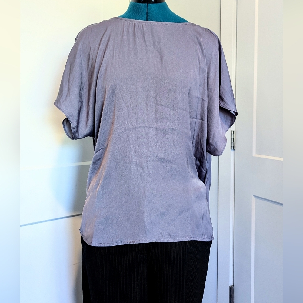 Banana Republic women's blouse Large silky cowl back dolman sleeves purple NWT - Picture 3 of 6